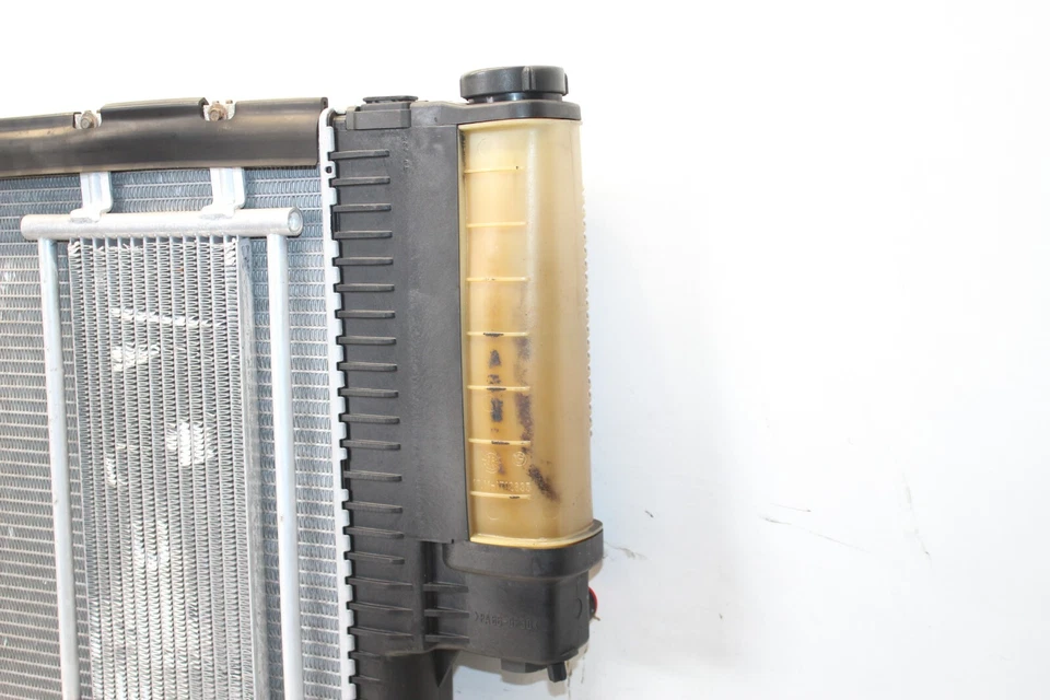 1996-2002 BMW Z3 1.9L M44 RADIADOR DE REFRIGERAÇÃO DO MOTOR 1719108 FABRICANTE DE EQUIPAMENTO ORIGINAL - Imagem 3 de 4