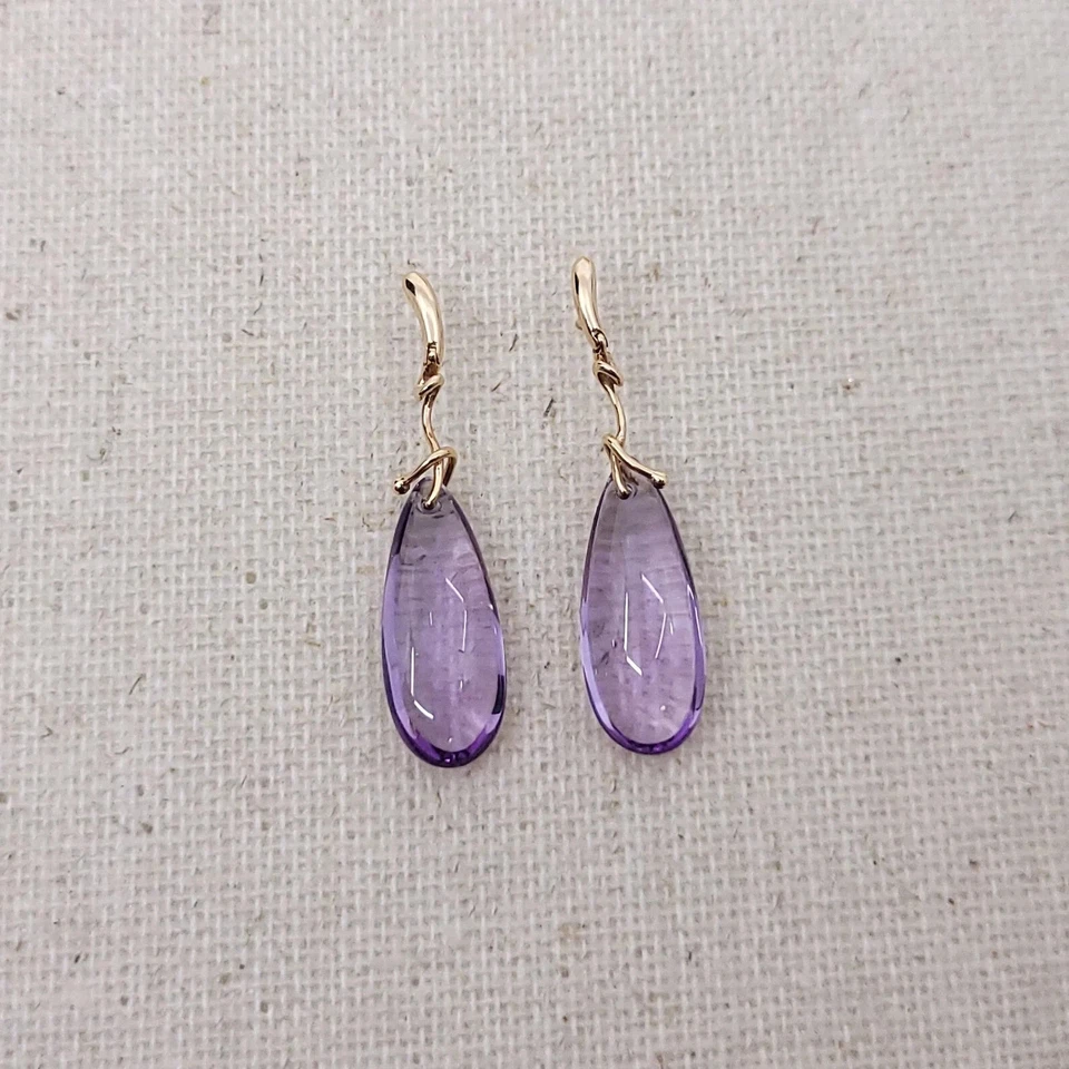 Pendiente de oro rosa macizo de 14k con forma de lágrima de 8x19 cabujón amatista Foto 4 de 4