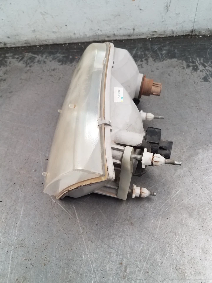 Luz de cabeza izquierda Grand Marquis/Corwn Vic Victoria 2002 #9286 P3 Foto 3 de 4