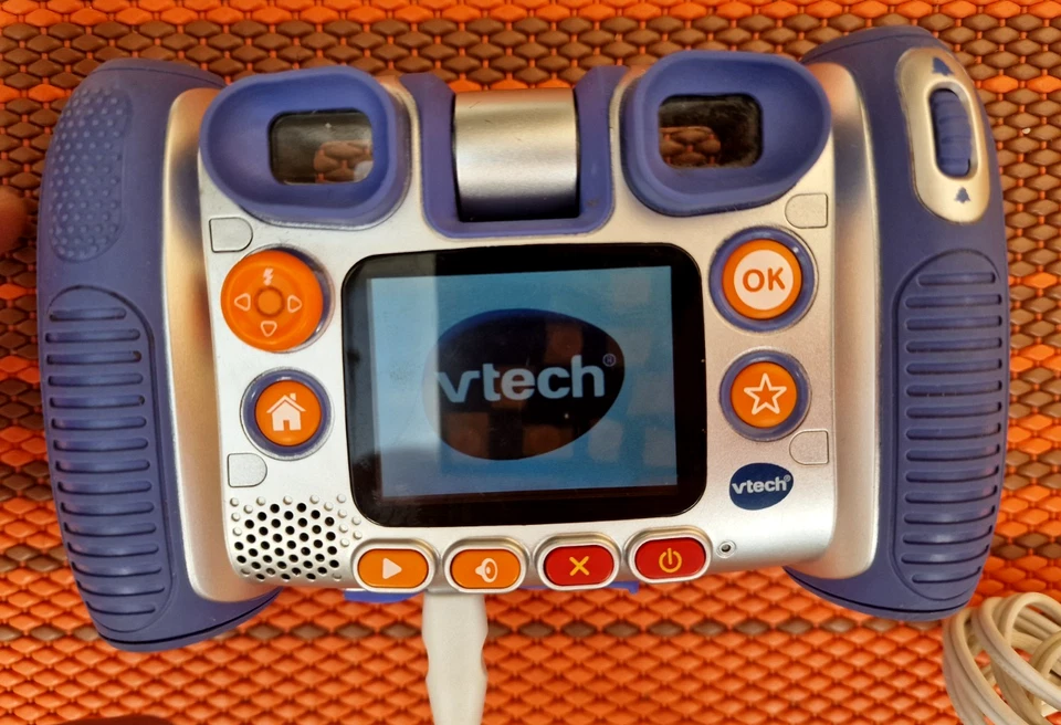VTech ' Kidizoom Twist Connect Camera Blue ' 2.0MP 4X Digital Zoom + USB Charger - Image 3 of 4