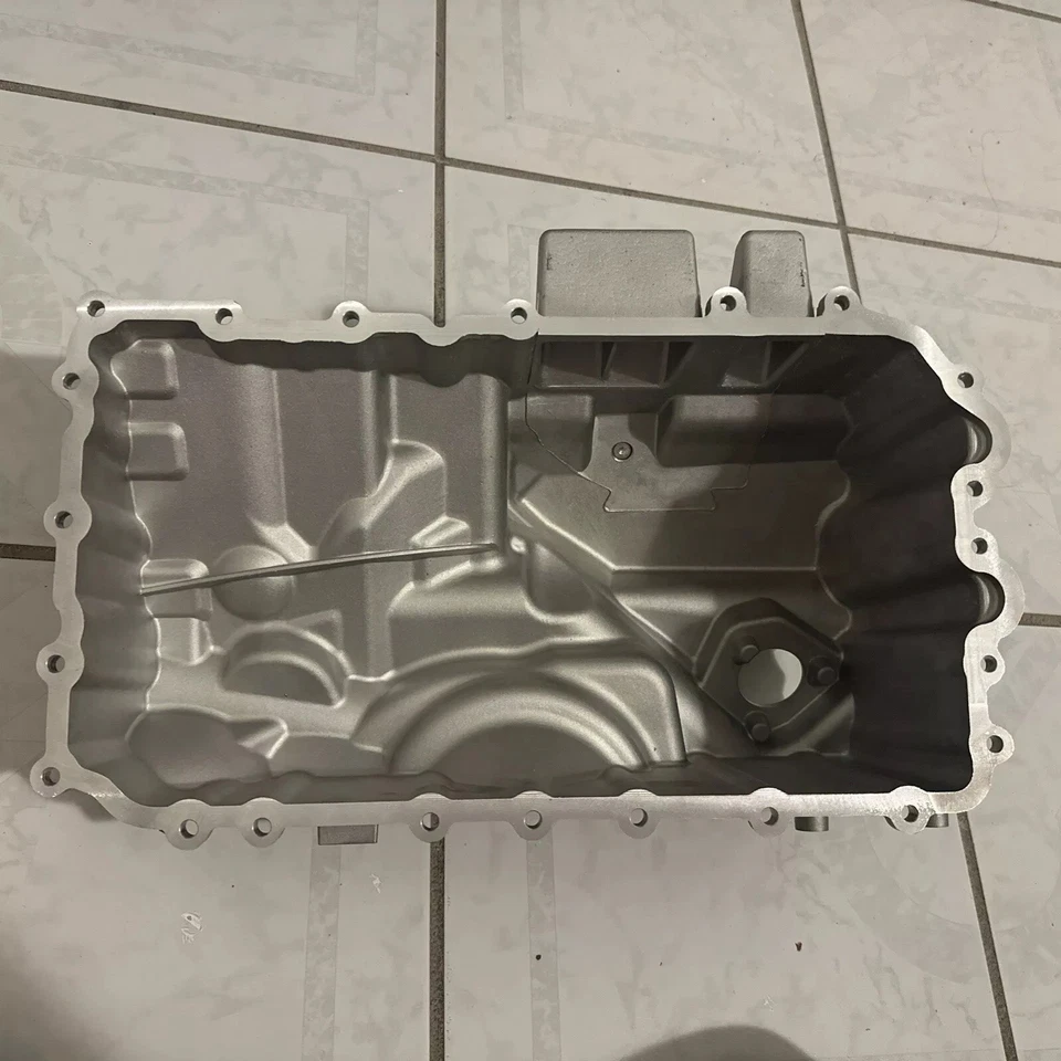 Cacerola de aceite de motor de aluminio mejorada para BMW F23 F30 E84 228i 320i 328i 428i L4 2,0 L Foto 2 de 4