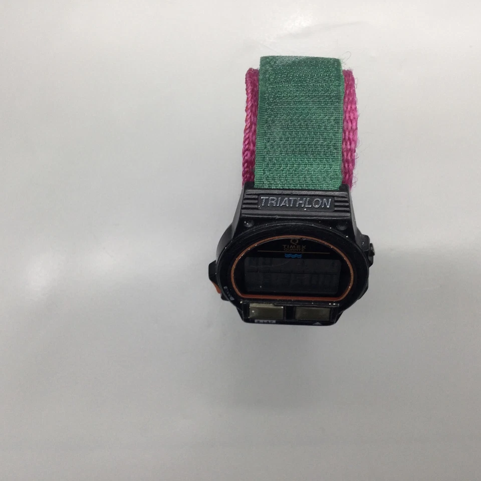 Reloj De Colección Timex Q Triatlón Hombre 35mm Negro Nylon Banda Indiglo Batería Nueva Foto 3 de 4