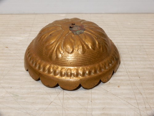ANTIQUE BRASS EMBOSSED KEROSENE LAMP SMOKE BELL - Picture 2 of 3