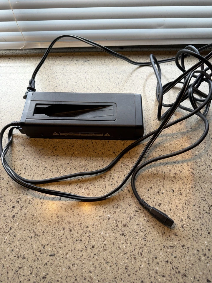 Panasonic OmniMovie PV-610 VHS Video Camera Camcorder Case Charger Light Cords - Image 4 of 4