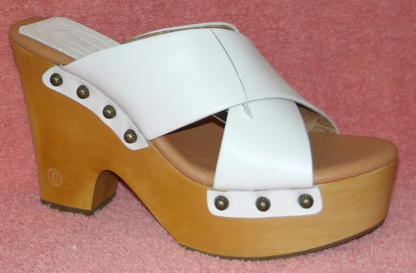 NIB DINGO DRIFTWOOD STUDDED WHITE LEATHER PLATFORM SANDALS