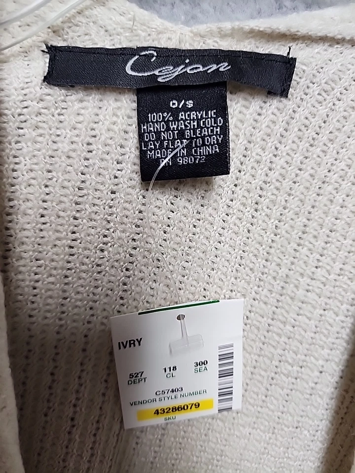 Cárdigan envolvente con flecos tejido marfil Cejón O/S acrílico boho poncho frontal abierto Foto 2 de 2