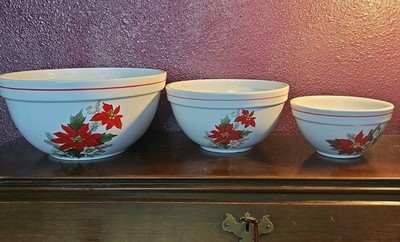 Rare Vintage Treasure Craft Pottery Poinsetta Mixing Bowl Set