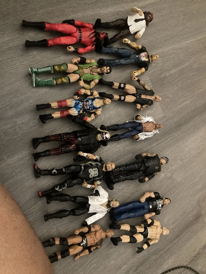 Lote de figuras de acción coleccionables de la WWE Foto 3 de 4