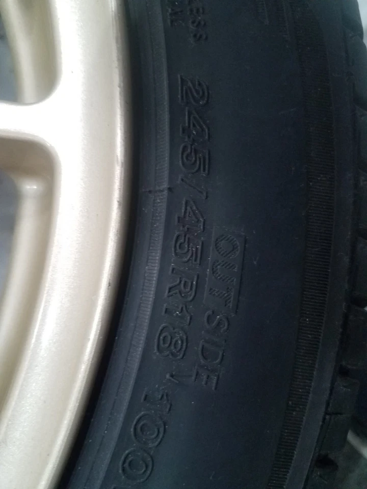 Subaru WRX STi 2015 juego de ruedas/neumáticos de 18" #0578 Foto 3 de 4