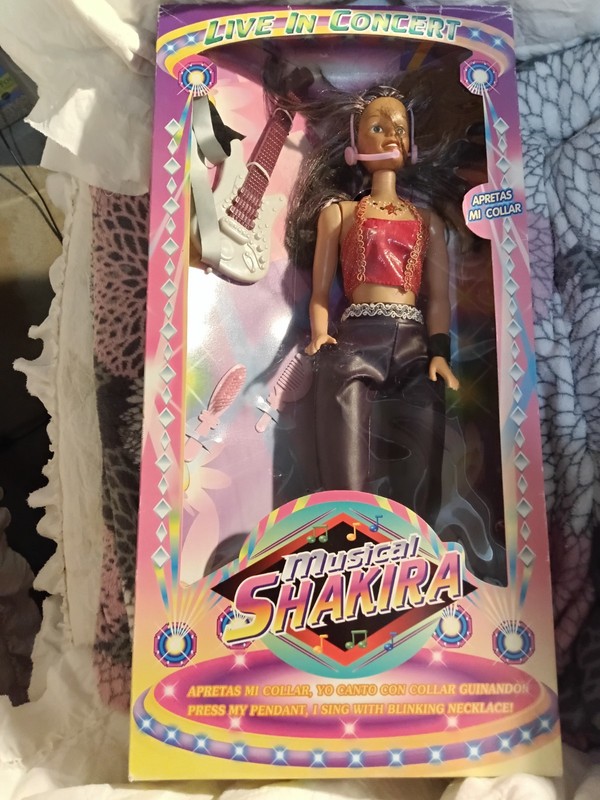 Shakira 2004 Fashion Doll 