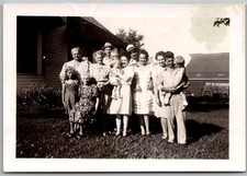 Vtg Snapshot Large Family Group Portrait Farmhouse Barn Yard 1940s