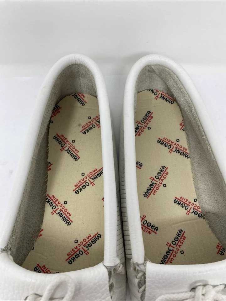 Minnetonka Moccasins 6.5 Beaded Thunderbird White Leather Loafers Slip On Shoes - Image 4 of 4