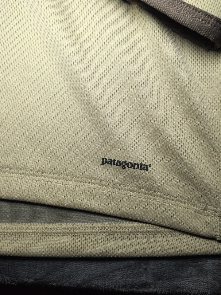 Patagonia Lightweight Sun Hoody Mens M 26651 UPF 50+ Fishing Hiking Long Sleeve  - Image 2 of 4