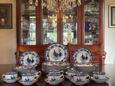 VINTAGE~WILLIAM JAMES FARMYARD BLUE ROOSTERS 40PC. EIGHT PLACE