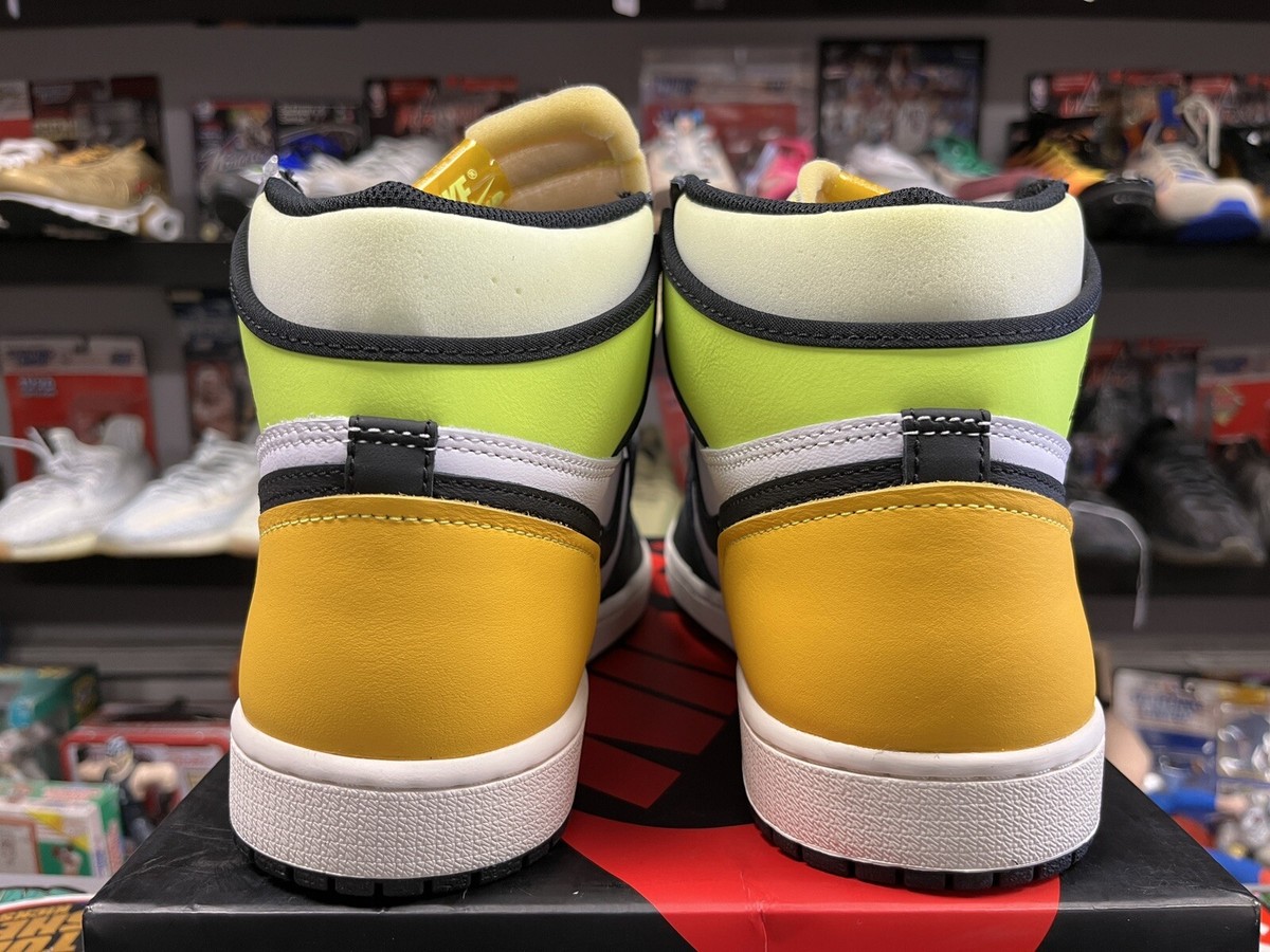 New Air Jordan 1 High Volt Gold 2021 Size 10 Rare Retro Authentic Black MJ OG J1