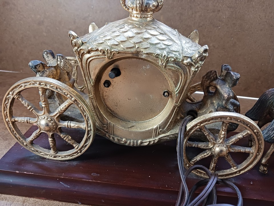 Vintage United Clock Corp Horse Drawn Carriage Mantle ClockMissing