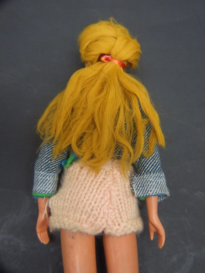 VINTAGE  1974 BARBIE DOLL  G.M.F.G.I.-CINCINNATI  OHIO HK 12'' HIGH COLLECTABLES - Image 4 of 4