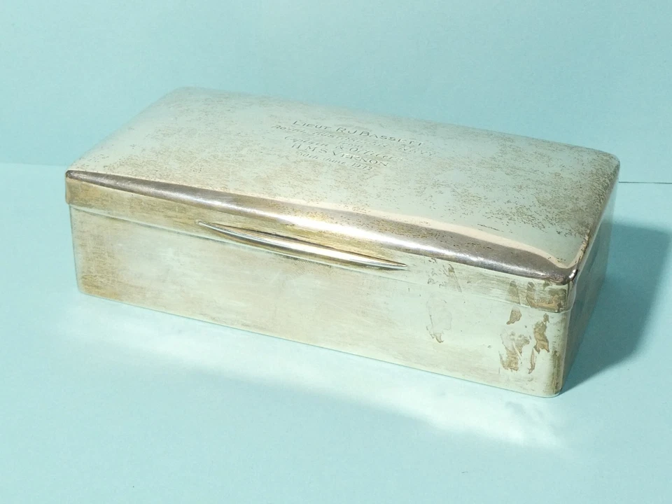 1911 Lieut R. Bassett Marina Real Australiana HMS Vernon 1942 Presentado Caja de Plata Foto 2 de 4