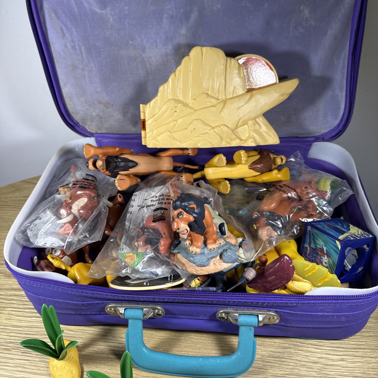 Lot Simba Timon Rafiki Collection With Collectable Case