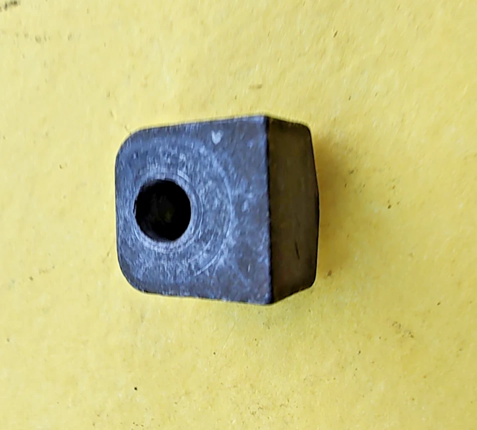 SOPORTE DE RETENCIÓN CARCASA VELOCÍMETRO FIAT 600 600D Foto 2 de 3