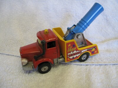 CORGI ''LE GREAT MARVO'' Berliet Human canon truck   .