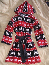 GAME COMPTROLLERS*CUDDL DUDS BLACK/RED & WHITE ROBE WITH POCKETS-SMALL*4/6-NEW