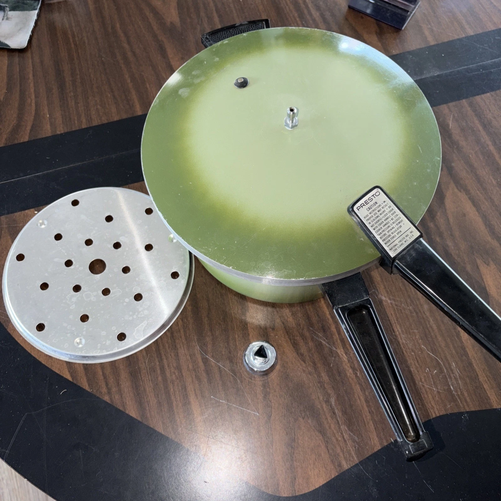 Vintage Presto Pressure Cooker Model 409A 4 Qt Avocado Green Cooker only