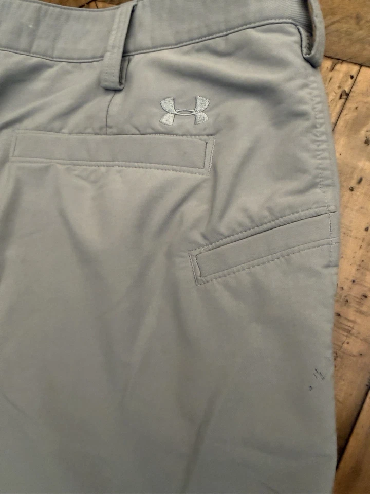 Pantalones cortos de golf Under Armour sueltos Heat Gear para hombre gris claro elásticos talla 40 Foto 4 de 4