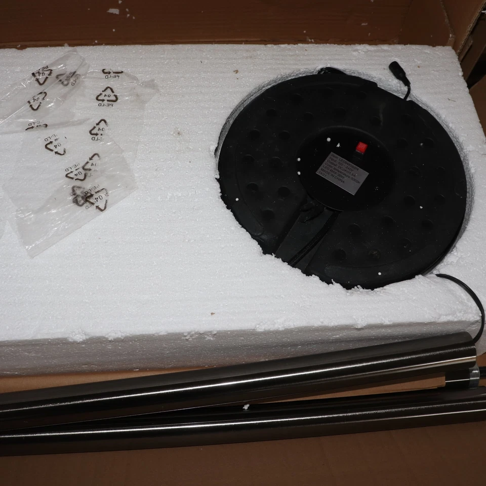 Lâmpada de assoalho Artiva USA Saturn LED tocha com dimmer de toque 71" LED9485BSN - Imagem 3 de 4