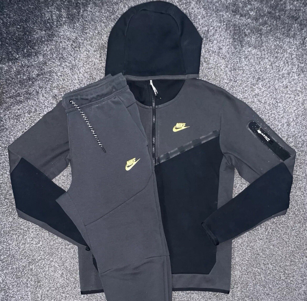 Nike Tech Fleece Tracskuit/Dark Smoke Grey/Gold/ Size S/RARE/GIVE OFFERS - Main Image