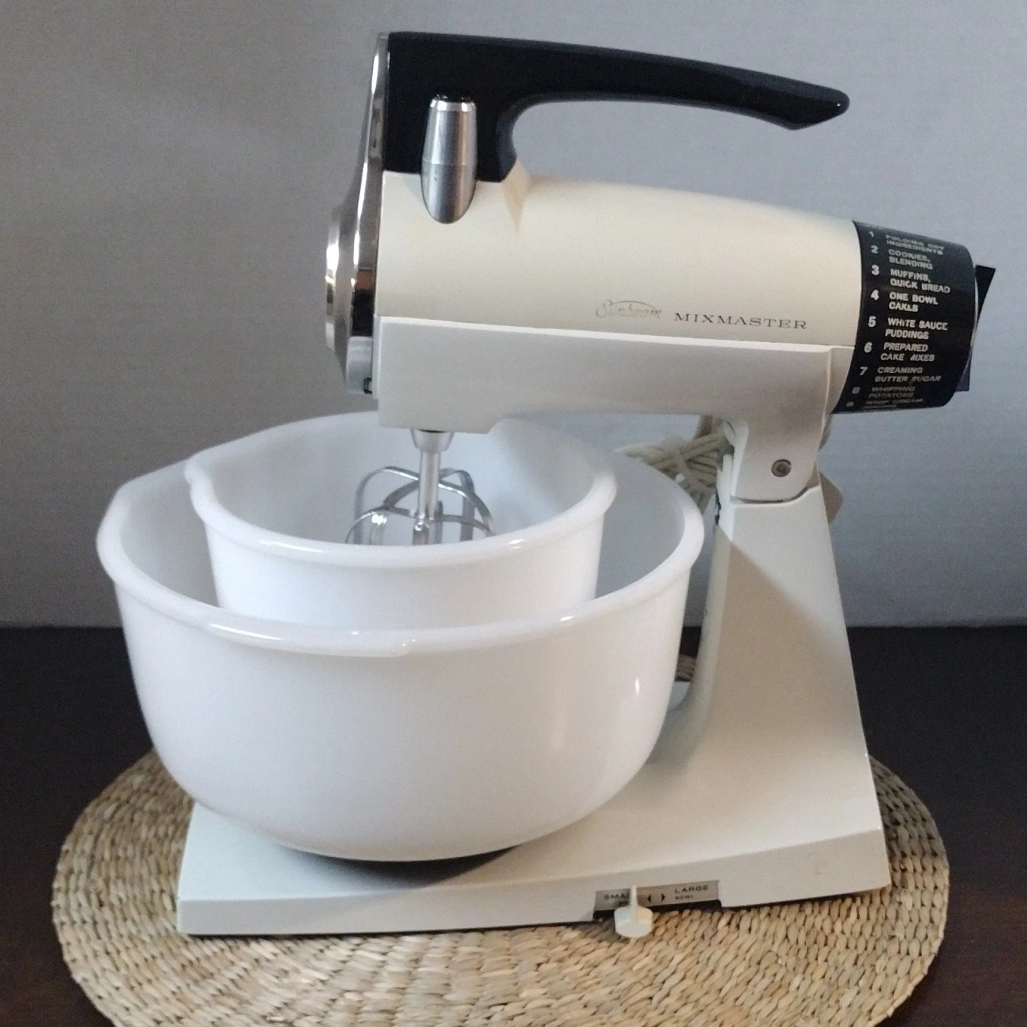 Sunbeam Mixmaster Standalone Mixer 12-Speed White Black w/ Bowls *Working*