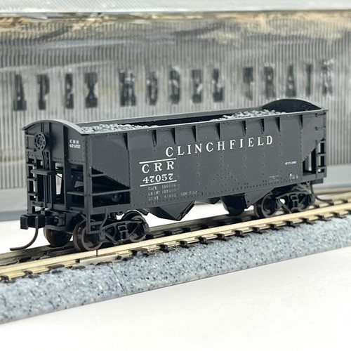 Tolva lateral desplazada Atlas escala N 5613A Clinchfield 2 bahías con carga CRR 47057 | Condition: Used
