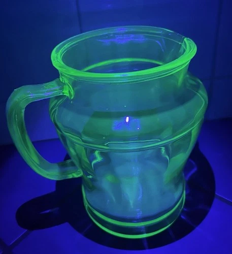 URANIUM Art Deco 1930s Depression Glass Large Beer/Water Pitcher GLOWS USA