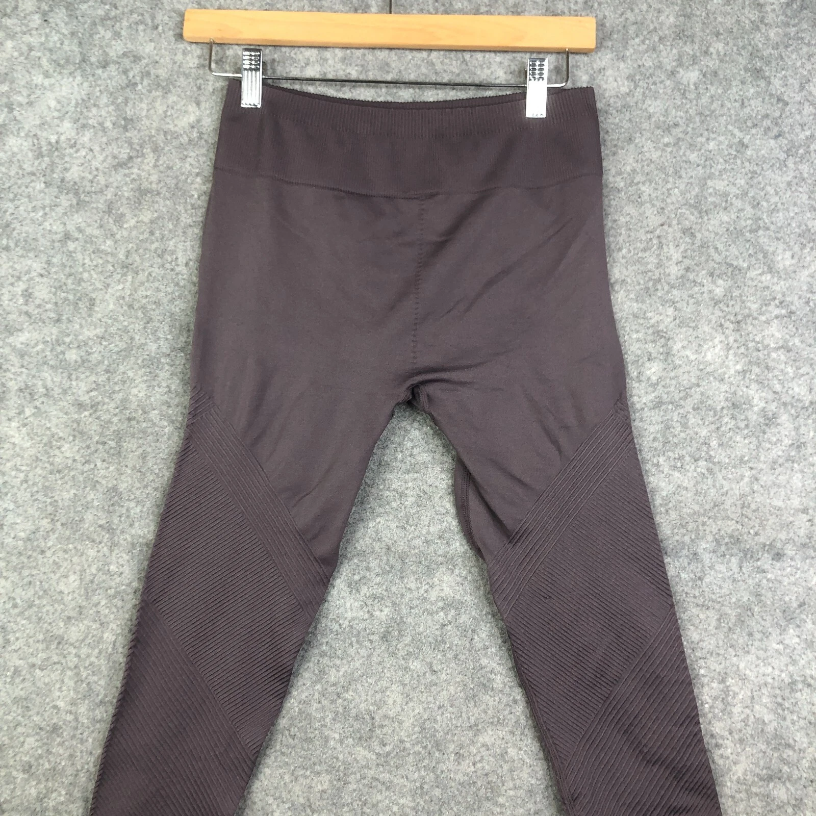 fabletics mid-rise seamless ribbed 7/8 yoga leggings