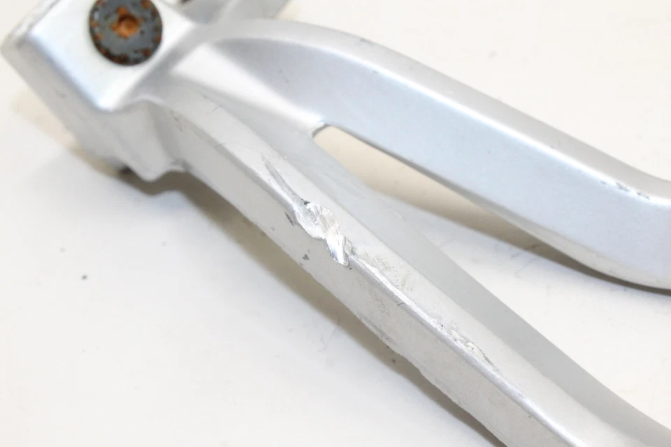 Clavija trasera derecha pasajero Suzuki GSXR600 2001-03 43600-35F00 FABRICANTE DE EQUIPOS ORIGINALES Foto 4 de 4