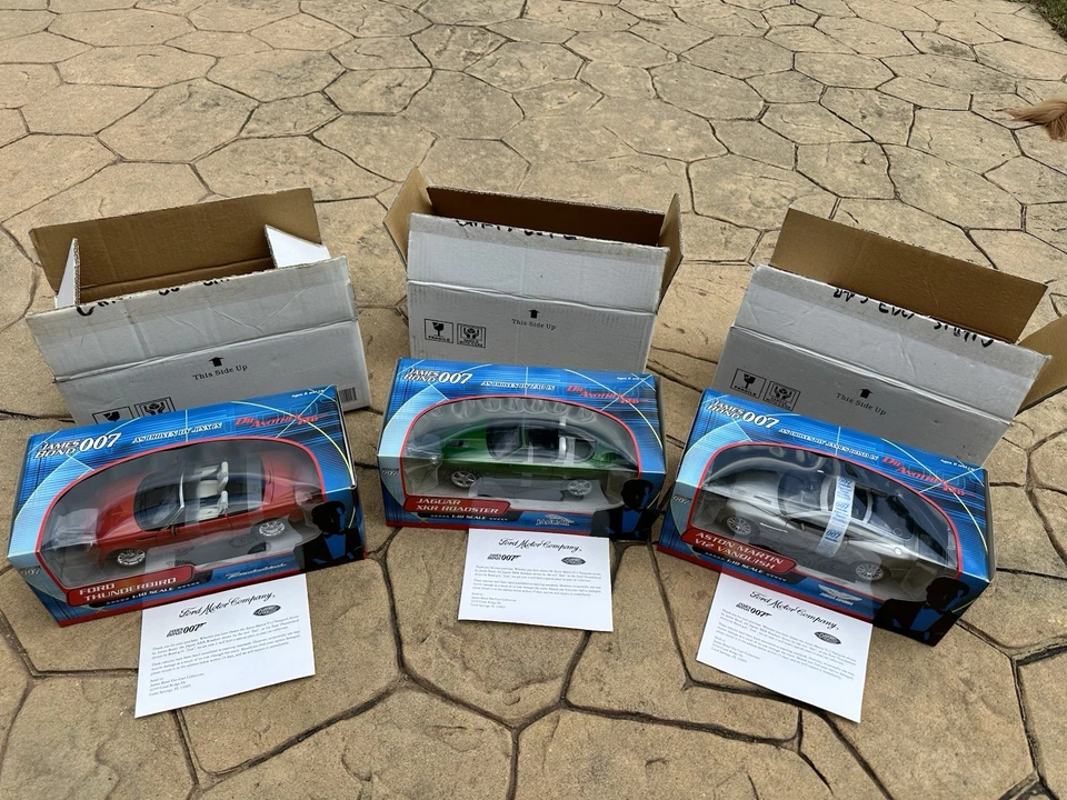 1:18 Scale James Bond 007 Die Another Day Diecast Lot of 3 Cars - Image 3 of 4