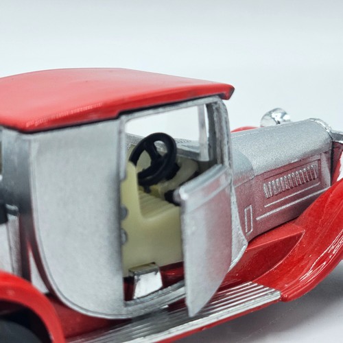 1928 Bugatti Type 44 SS-301 Y-24 Red/Silver Friction car - Picture 9 of 10