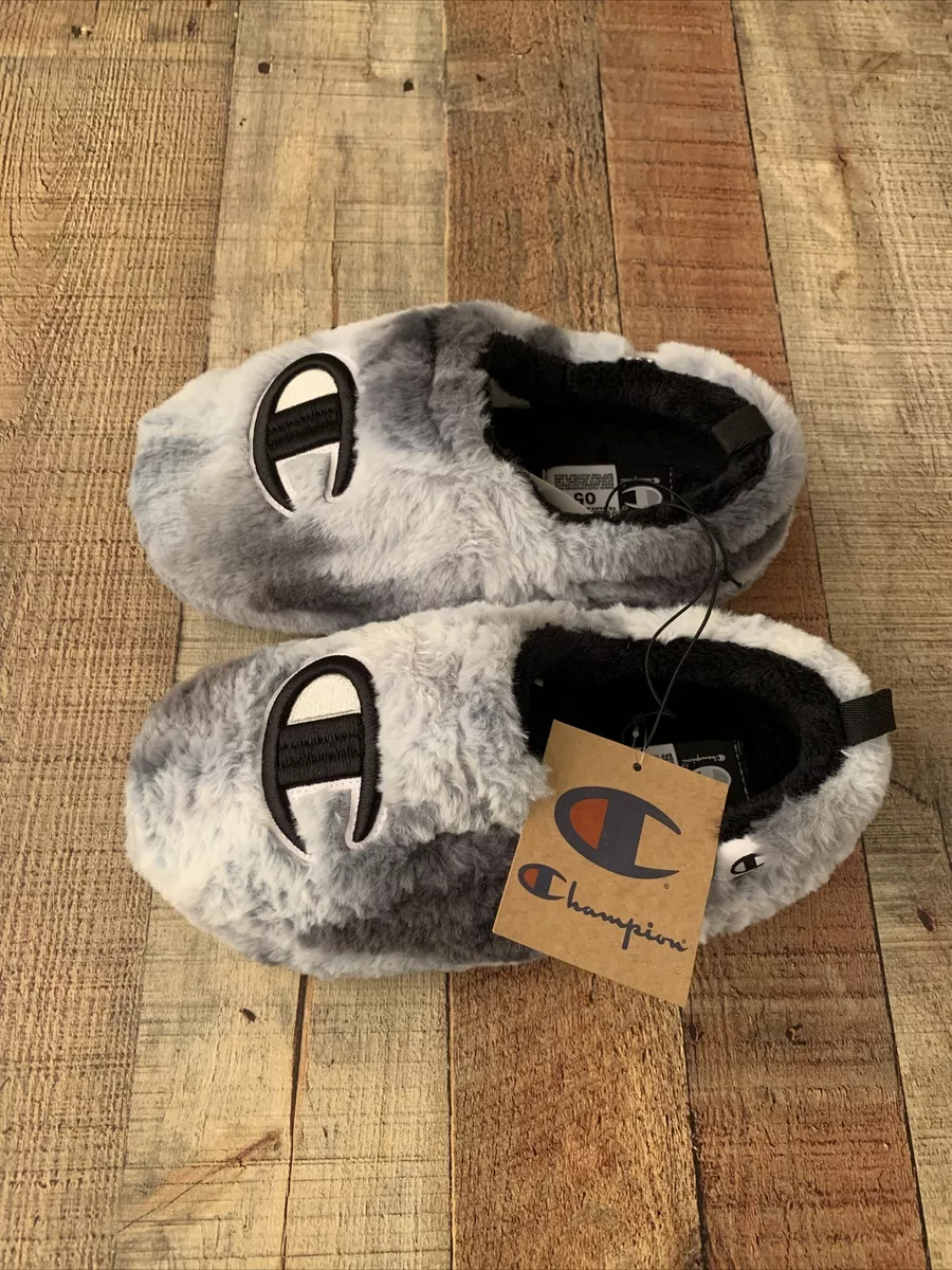 Girl s champion university slippers Ombre Fur Black white Youth 5