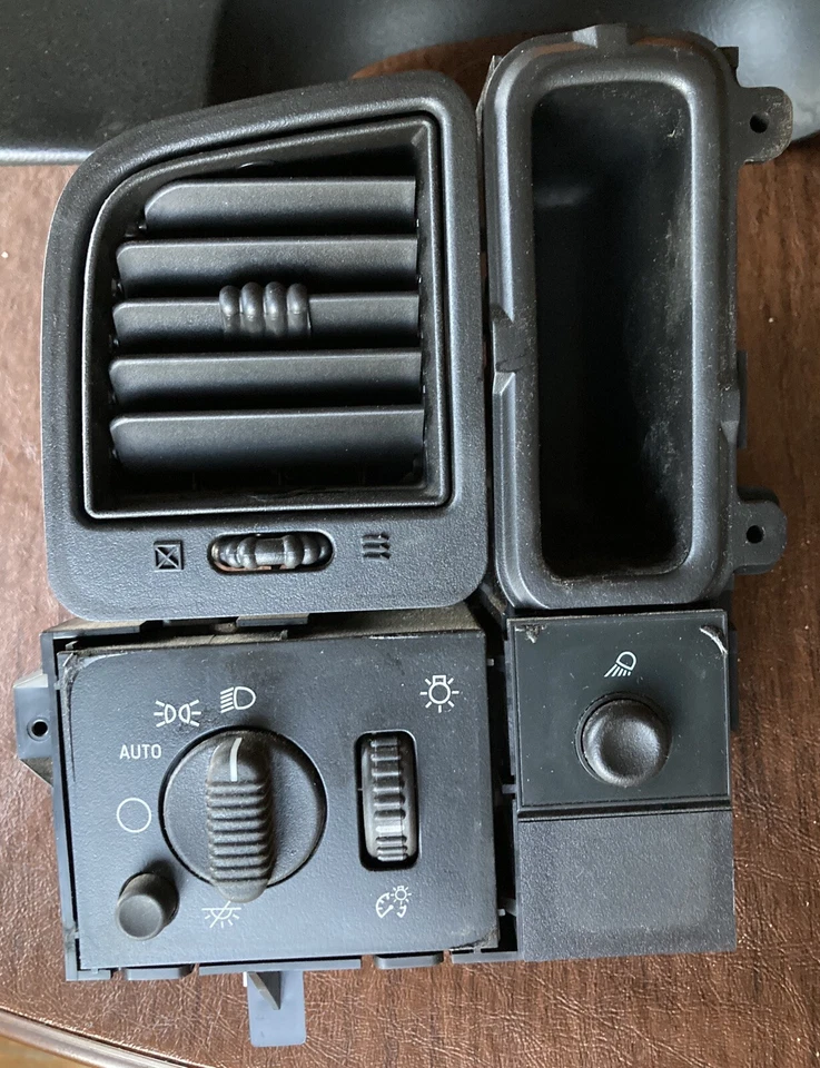 Chevrolet Silverado 1500 2007 clásico tablero moldura con controles y ventilaciones Foto 4 de 4