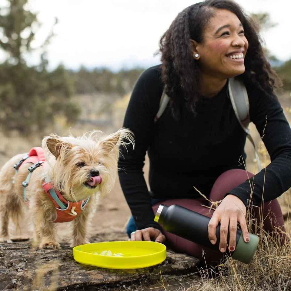 Ruffwear Hundespielzeug Camp Flyer Lichen Green 22 cm wasserdicht interaktiv - Bild 4 von 4