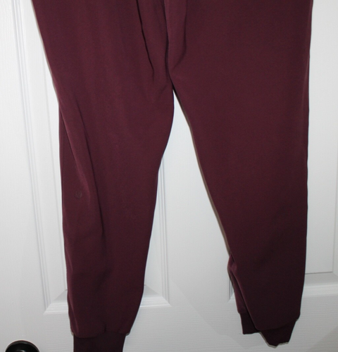 Lululemon On the Fly Jogger Woven Cassis Dark Adobe Garnet Red/PURPLE Womens 10 - Picture 3 of 4