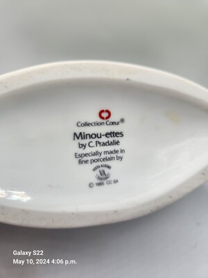 Minou-ette by C. Pradalié. Porcelain 1985 vase with White kitten