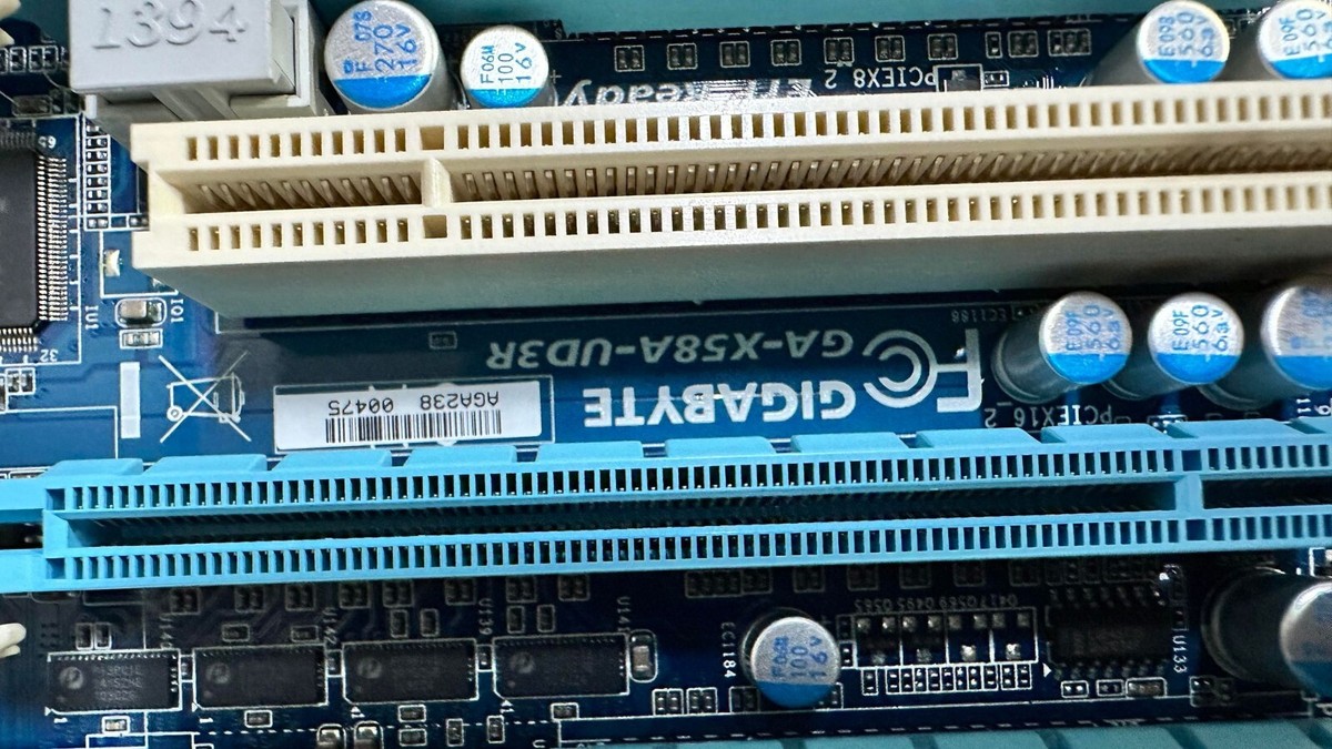 Gigabyte GA-X58A-UD3R Motherboard With i7-930 CPU | eBay