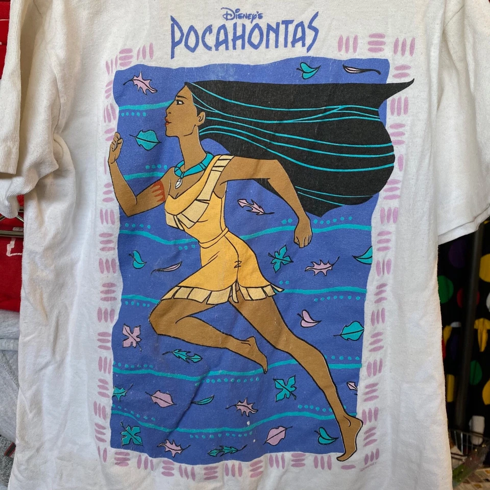 1990s Vintage POCAHONTAS Kids T-shirt Disney Childrens Movie Promo Tee AOP Foto 3 de 4