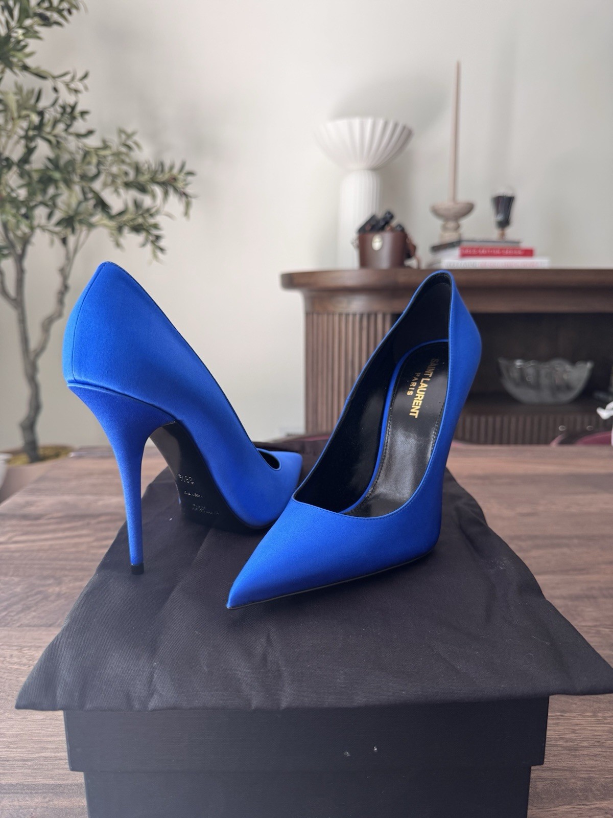 Décolleté YSL Saint Laurent Marylin 110 crepe raso blu taglia 38 5