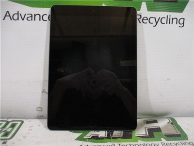 Apple iPad 5th Gen A1822 WiFi A10 2GB RAM 32GB 9.7in Earbuds Bundle No Charger