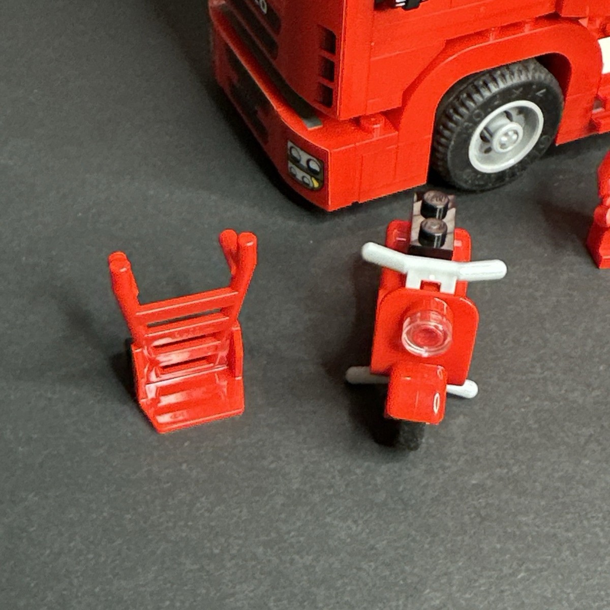 LEGO SPEED CHAMPIONS: F14 T & Scuderia Ferrari Truck 75913 Retired