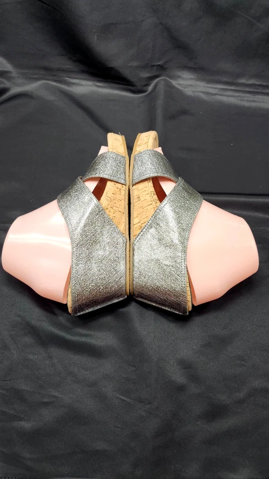 Donald Pliner Geea-K Sandália Cunha Slide Prata Glitter Cortiça Metálica Tamanho 7.5 - Imagem 4 de 4