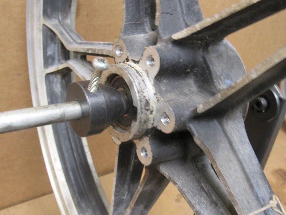 Suzuki GS450L 1982 rueda delantera 54111-44070-12U Foto 3 de 4