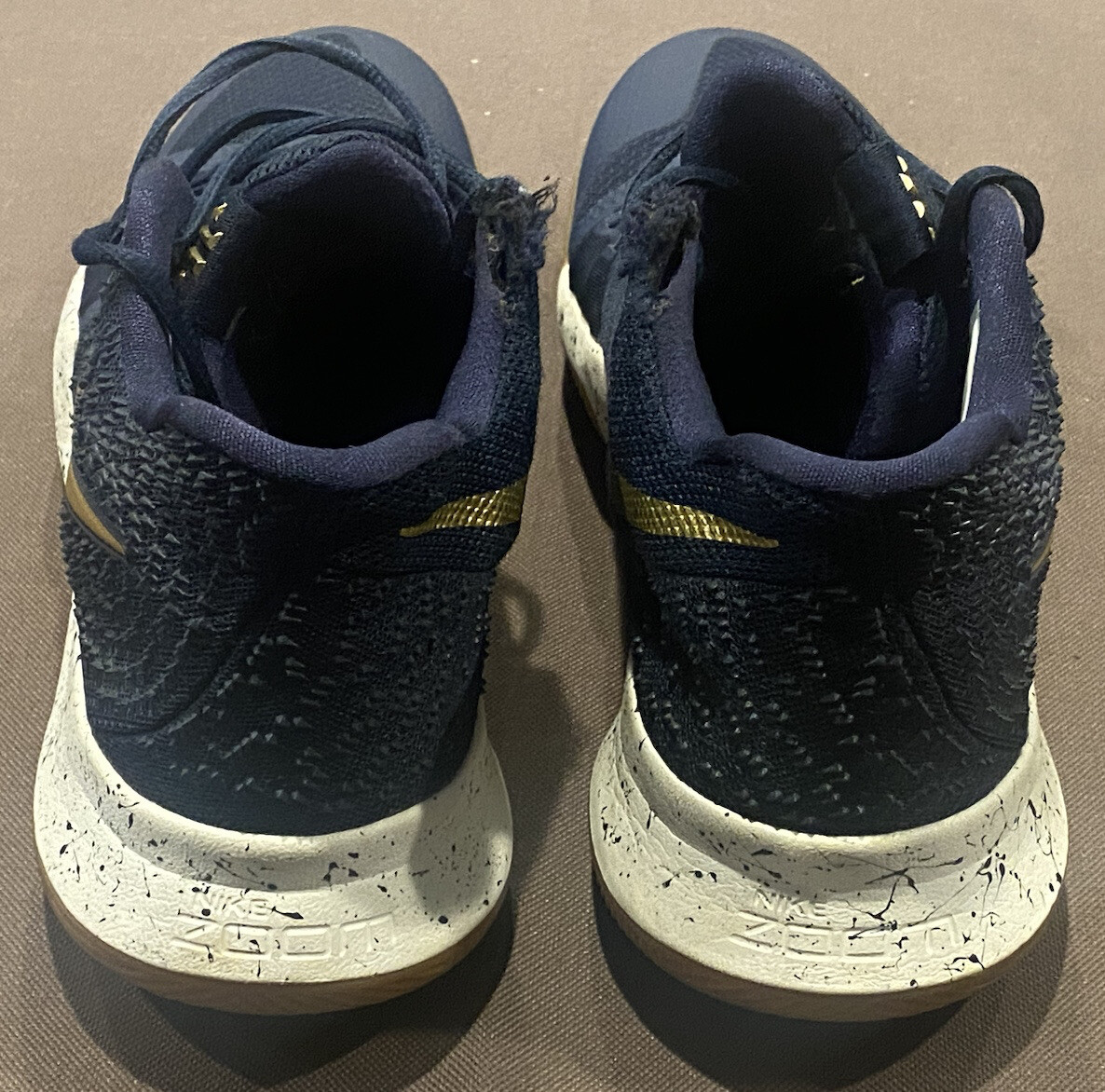 Size 11 Nike Kyrie 3 Irving Basketball Shoes Obsidian Gold 852395
